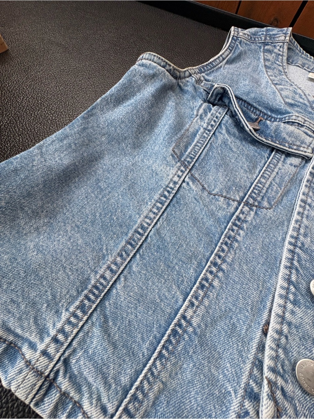 Universal thread women’s denim vest - Picture 2 of 3